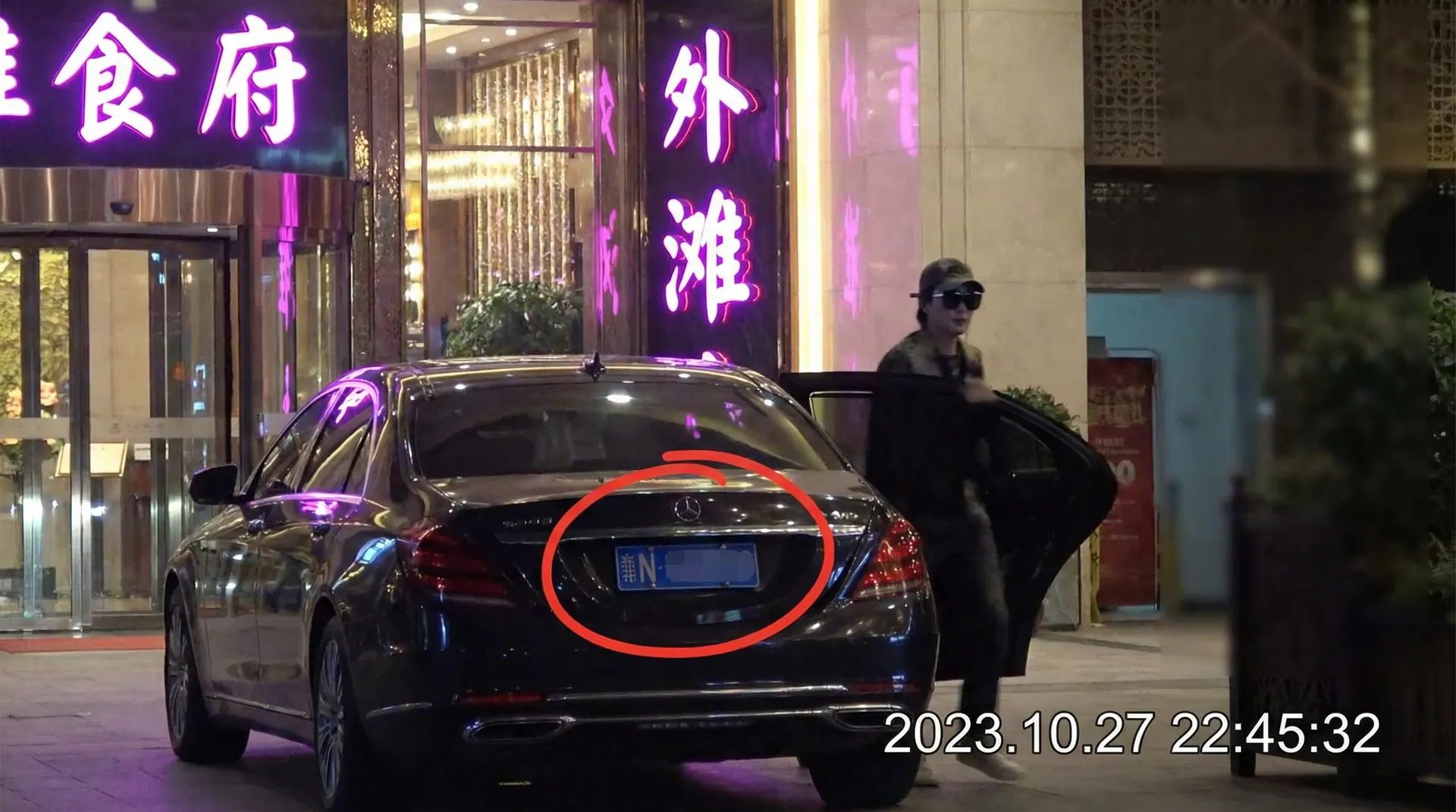 蜜桃传媒-蜜桃传媒在线播放 | 深度解析蜜桃传媒电影 - 豪车餐厅外被拍